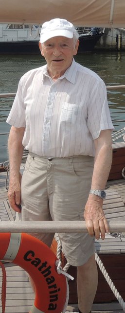 Klaus Müller hat vermutlich beige Kleidung an. Der 85-Jährige ist orientierungslos und auf Hilfe angewiesen