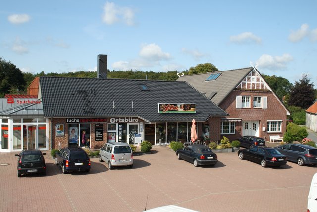 Der Blick auf das Geschäftshaus in zweiter Reihe