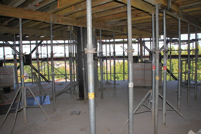 Stahlstützen zur Bewährung der Stehlbeton-Konstruktion