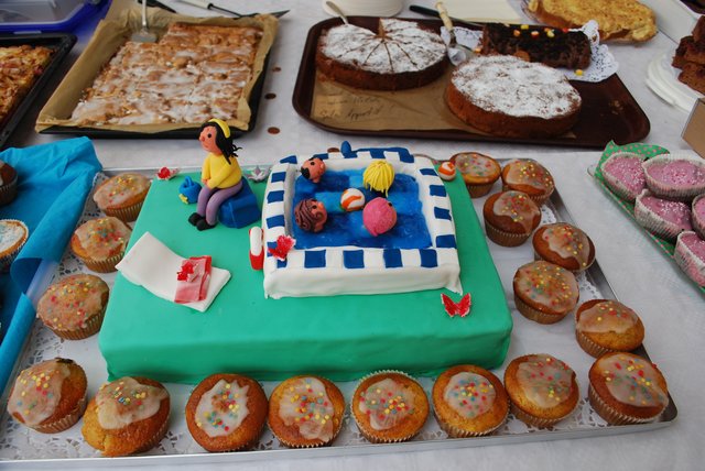 Viele Freibad-Freunde hatten Kuchen und Torten gebacken