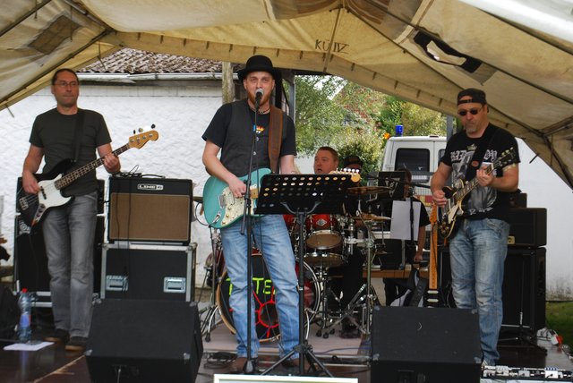 Rockklassiker gab die Band "Mad Dogs" zum Besten