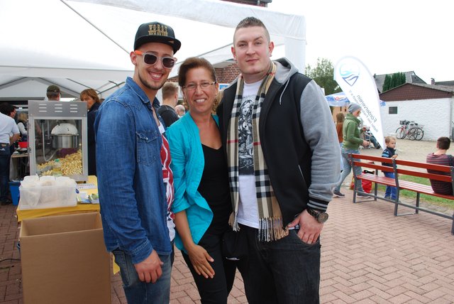 Gülges Müller von der Samtgemeinde-Jugendflege mit DJ Key Smith (li.) und Mc G-Punkt