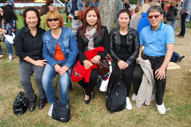 Pham Cong Hoang, der sich für die Anliegen der Vietnamesen in Deutschland einsetzt, mit seiner Familie