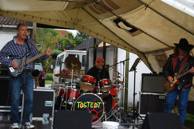 Die Band Tostedt unterhielt mit Deutschrock mit „Rock mit Hirn!“