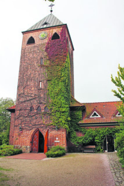 ... historische Kreuzkirche in Nenndorf könnten bald zu einer Gemeinde gehören