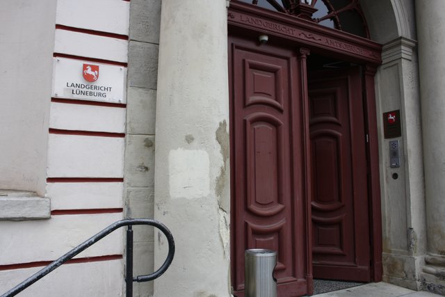 Vor der 4. Großen Strafkammer am Landgericht Lüneburg findet der Prozess statt