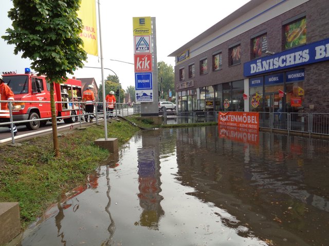 Ein Möbelgeschäft in Meckelfeld drohte überflutet zu werden | Foto: feuerwehr