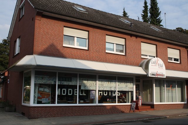 Das Geschäft Modellautos Herzog befindet sich zentral an der Herrenstraße 10