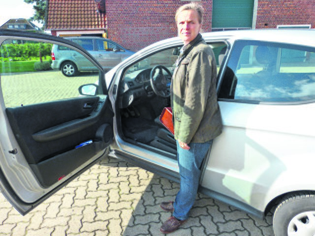Dr. Andrea Kähler auf dem Weg zu einem vierbeinigen Patienten