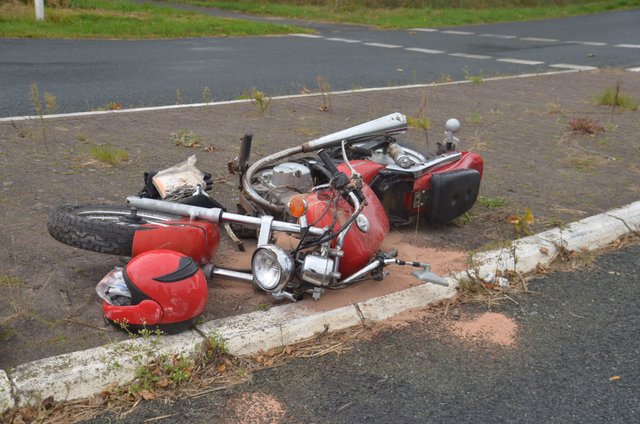 Ein Totalschaden - die Suzuki | Foto: Polizei
