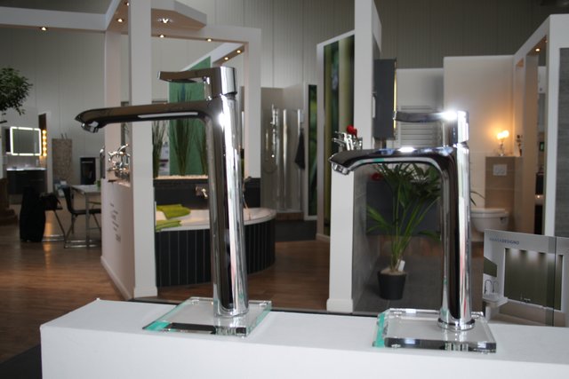 Berührungslose Armaturen mit hohen Ausläufen sind Trend