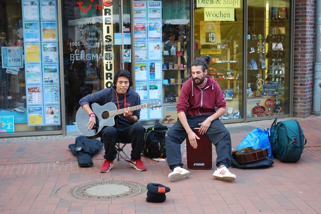 Auch Straßenmusik war in Buchholz zu hören