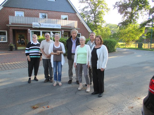 Das erste Zusammentreffen der Verwandten (v. li.): Diane und Allen van Bargen, Margitta Bertram, Horst Pietsch, Käthe Vietzke sowie Richard und Linda van Bargen