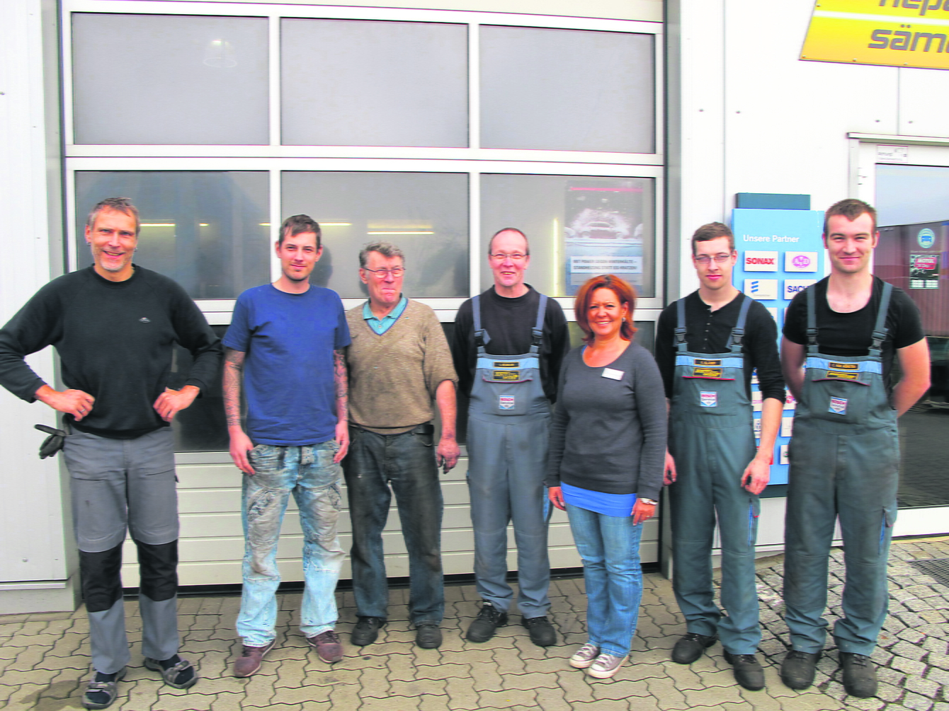 Das Team freut sich auf Ihren Besuch (v. li.): Anselm Staudt, Inhaber Christian Daube, Rolf Scheller, Uwe Neumann, Andrea Wenzlaw, Ken Gläser und Constantin von Hörsten