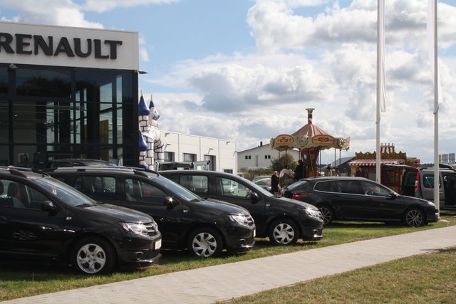 Karossen und Karussell: Beim "Trelder Berg"-Fest passt beides bestens zusammen