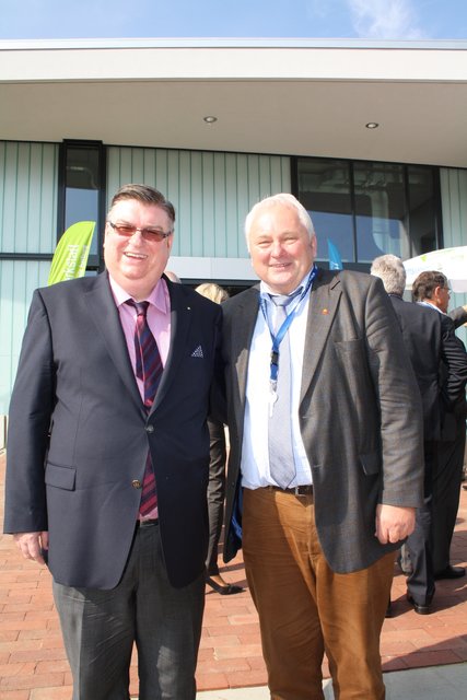 Die "Väter" der Zukunftswerkstatt: Armin May (li.), Schulleiter des GAK, und Heiner Schönecke (MdL)