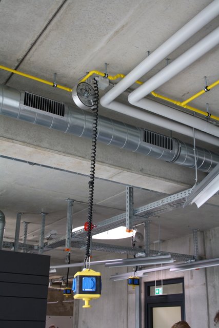 Ein Blick an die Decke in den Räumen der Zukunftswerkstatt. Kein alltäglicher Bau