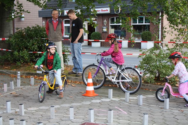 Auf dem Fahrradparcours konnten die Kinder ihre Geschicklichkeit beweisen