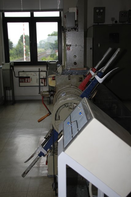 Alte Eisenbahntechnik im Stellwerkshäuschen in Himmelpforten