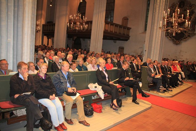 Gäste des Michaelis-Empfanges in der Stader St. Wilhadi-Kirche