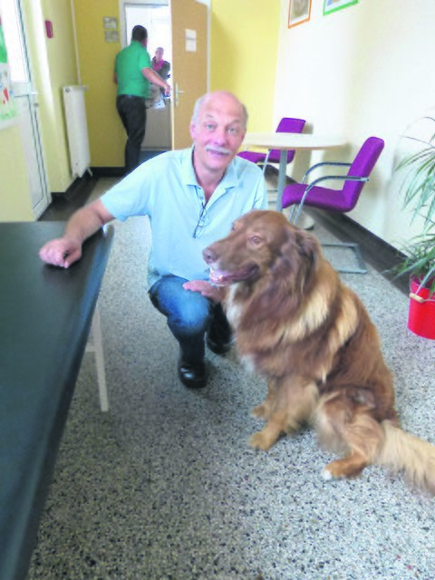 Grundschullehrer Peter Klug und sein treuer Vierbeiner Sammy