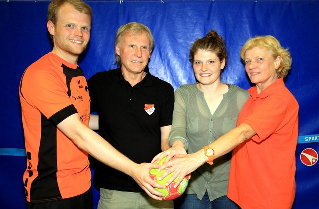 Handball ist Familiensache für (v.l.): Sohn Christopher, Vater Peter, Tochter Marieke und Mutti Anke Brandt