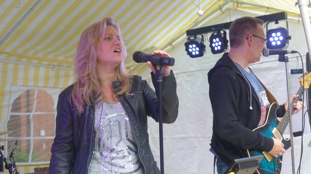 Andrea Richter auf der Bühne beim Stader Altstadtfest | Foto: Carnaby