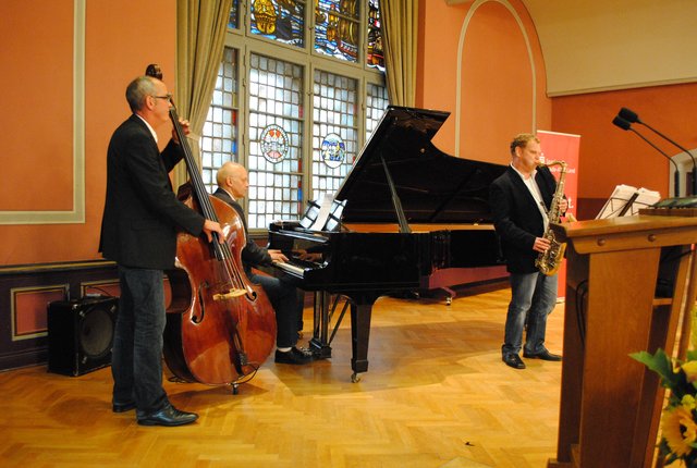 Musikalische Unterhaltung zwischen den Interviews