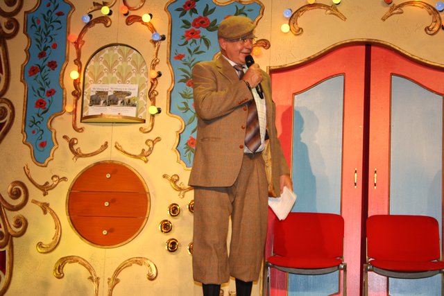 Deed Knerr führte als sein Alter Ego"Uwe Lüdders" gekonnt durch den Abend
