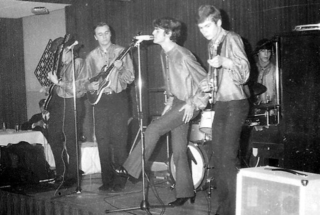 In typischer Bühnenkleidung der 1960er Jahre: "Herby and the Rocking Stars" | Foto: Herbie and the Rocking Stars