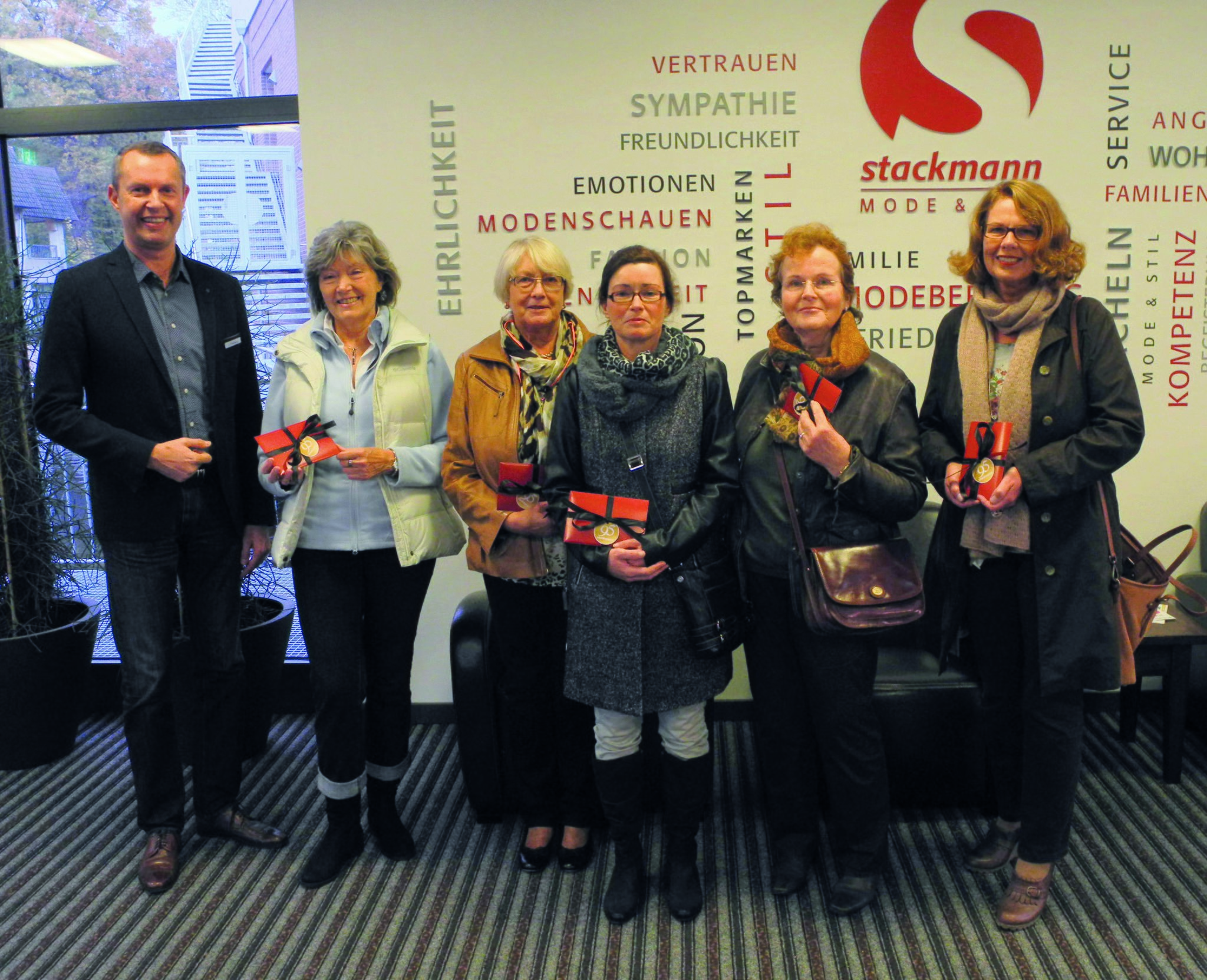 Zehn glückliche Gewinner im Modehaus Stackmann Buxtehude