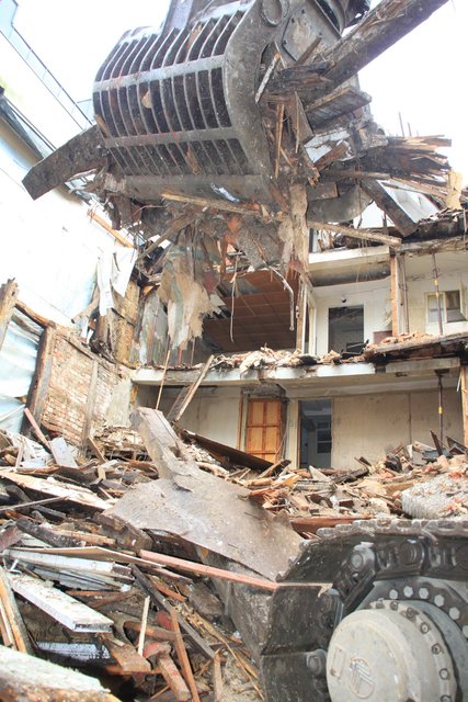 Haus-Rückbau mit schwerem Gerät