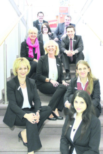 Filialleiterin Rabea Scheidat (li.) und das Team der Sparkasse Harburg-Buxtehude in Hittfeld. Es fehlen Gisela Schulze und Marie-Luise Pöppe