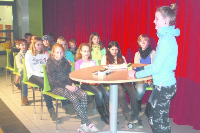 Die Oberschüler beteiligten sich mit Aufführungen an der Siegel-Verleihung