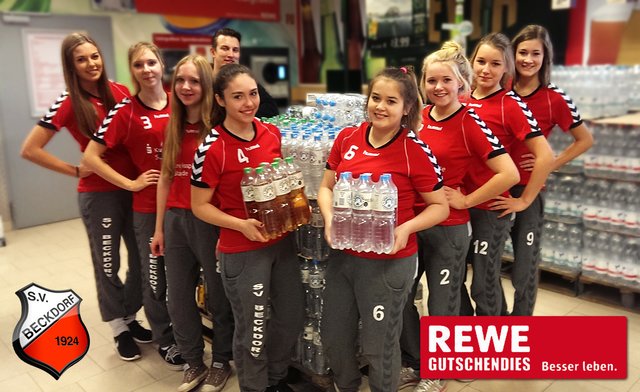 Die Handballerinnen vom SV Beckdorf werben für die Sportfreund-Getränke
