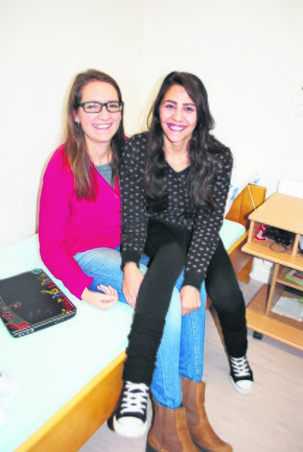 Verstehen sich bestens: Rawan Alsaker (re.) mit ihrer deutschen Freundin Mira Kämpker