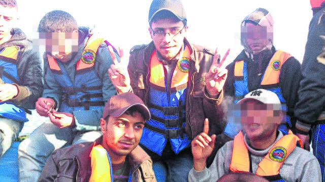 Die Überfahrt ist lebensgefährlich: Hier zu sehen sind Rawans Brüder Waheed (oben Mitte) und Waseem (vorne links) | Foto: Alsaker