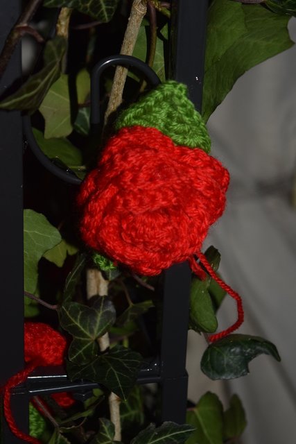 Liebevoll gehäkelte Rosen: Impressionen "Märchenhaftes Schloss-Spektakel"