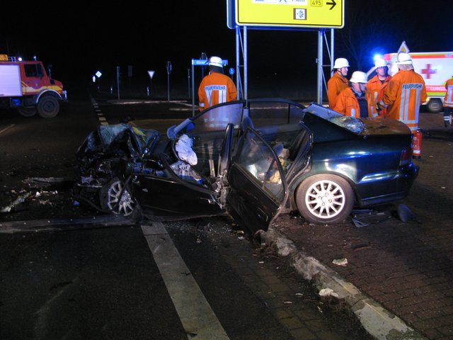 Drei Autos waren an dem Unfall beteiligt | Foto: Feuerwehr