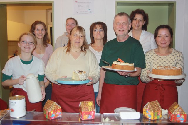 Mitglieder der Musikschule und der Freien Evangelischen Gemeinde waren für das großen Kuchen- und Tortenbüfett verantwortlich