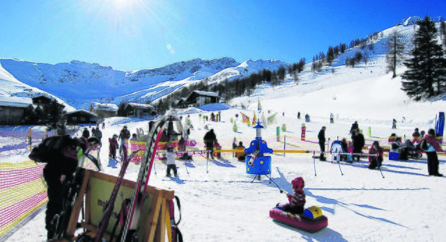 Im „malbi-park“ des Wintersportorts Malbun (Fürstentum Liechtenstein) können Kinder auf 3.600 Quadratmetern Schneefläche unter Gleichaltrigen sein und ihre Eltern entspannt allein lassen | Foto: Liechtenstein Marketing