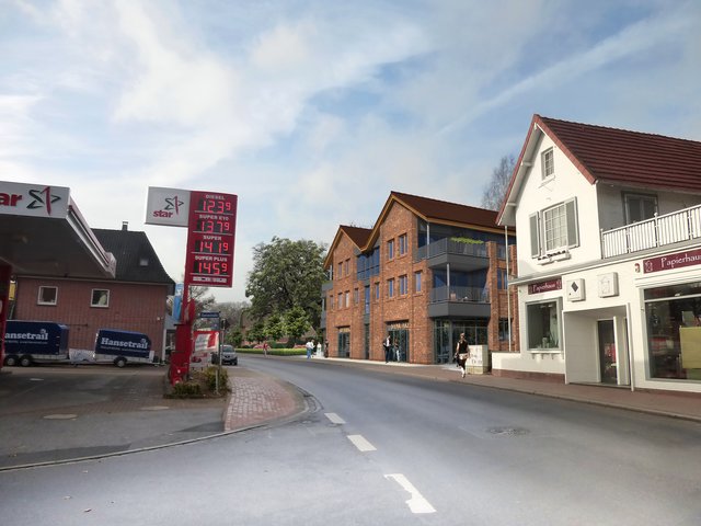 So könnte das neue Ärztezentrum aussehen. Im Vordergrund das „Papierhaus“ | Foto: Tipke