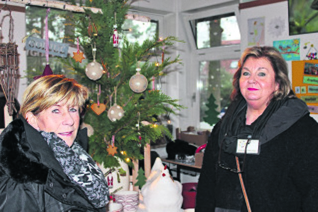 Freuen sich über den tollen Erfolg: Anette Kosakowski (re.) und Birgit Medenwold-Ruh (2. Vorsitzende) | Foto: Hilfe für krebskranke Kinder Seevetal e.V.