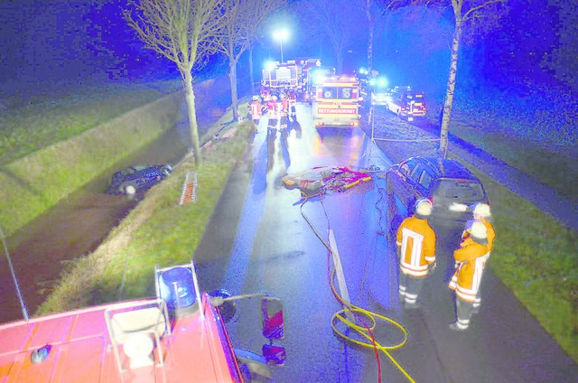 Großeinsatz für die Retter: Sie konnten den beiden Opfern aber nicht mehr helfen | Foto: Polizei
