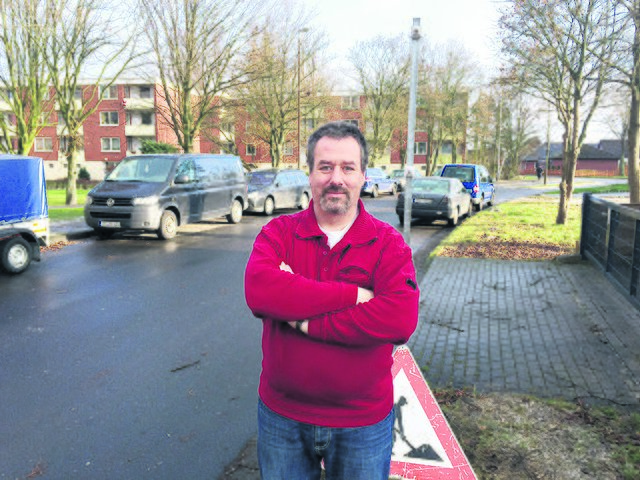 Anwohner Björn Meyer hat sich mehrfach bei der Stadt beschwert