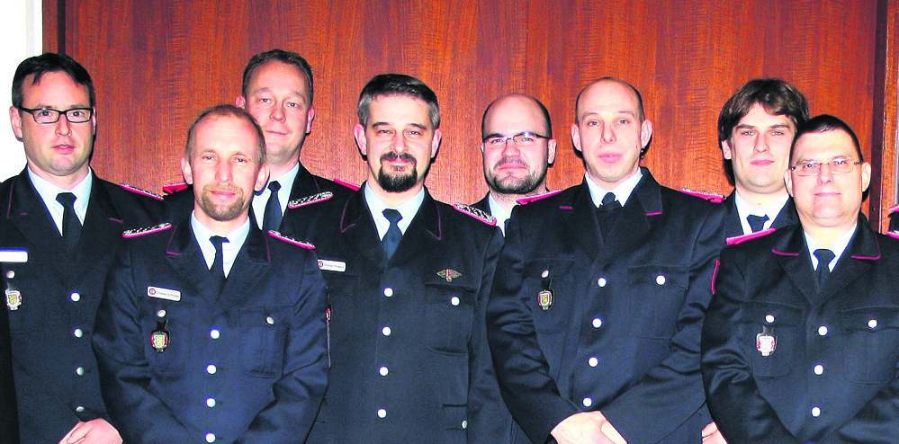 Über neue Dienstgrade freuten sich: Björn Skiba, Christian Schröder, Matthias Stern, Stephan Noweck, Matthias Thoms, Maik Telemann, Björn Barkmann und Thomas Hauck