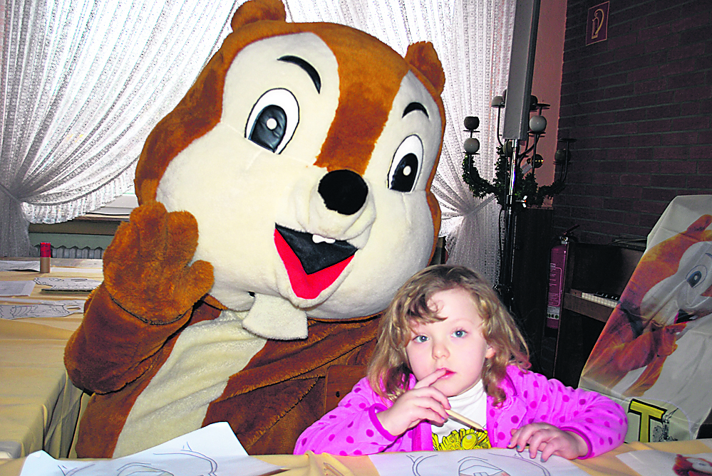 Der wohl größte Ekki-Fan: Lea (5) malte mit dem Werbekreismaskottchen