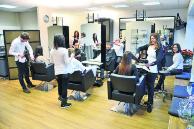 Die Kunden schätzen das neue Ambiente der "thomas ernst hairlounge"
