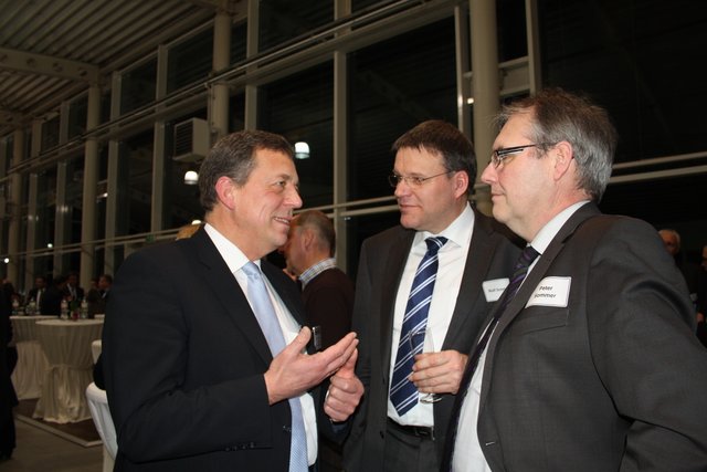 Helmut Damman-Tamke (MdL)im Gespräch mit Rolf Scheibel (CDU Apensen) und Peter Sommer (Samtgemeindebürgermeister Apensen)