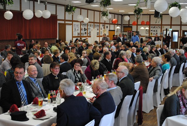 Die Kutenholzer Festhalle war bis auf den letzten Platz gefüllt